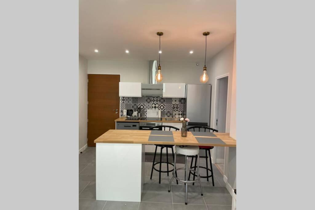 appartements très spacieux et totalement rénovée Guillaumes Esterno foto